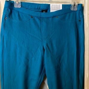 HUE legging, Size Medium, New With Tag